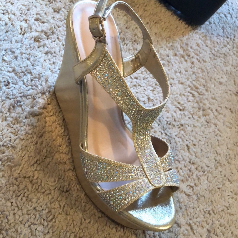 L Lorraine Wedges